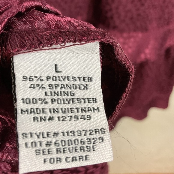 Emma & Michele Wine Ruffled Long Sleeve Dress Size Large - Picture 8 of 8